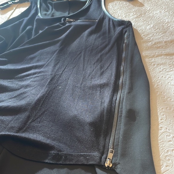NEVER WORN black tank with zipper designs - Picture 4 of 5